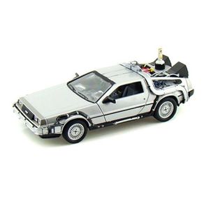 Miniatura-DeLorean-de-Volta-para-o-Futuro-2-1-24-welly-22441-01