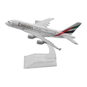 Miniatura-Airplane-Airbus-A380-Emirates-HB-Toys-1609003-01