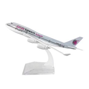 Miniatura-Airplane-Qatar-Airways-Boeing-747-HB-Toys-1908003-01