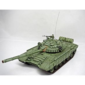 Kit-Plastico-Tanque-de-Batalha-Russo-com-ERA-T-72B-1-35