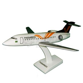 Miniatura-Aviao-de-Madeira-ERJ-145-Passaredo