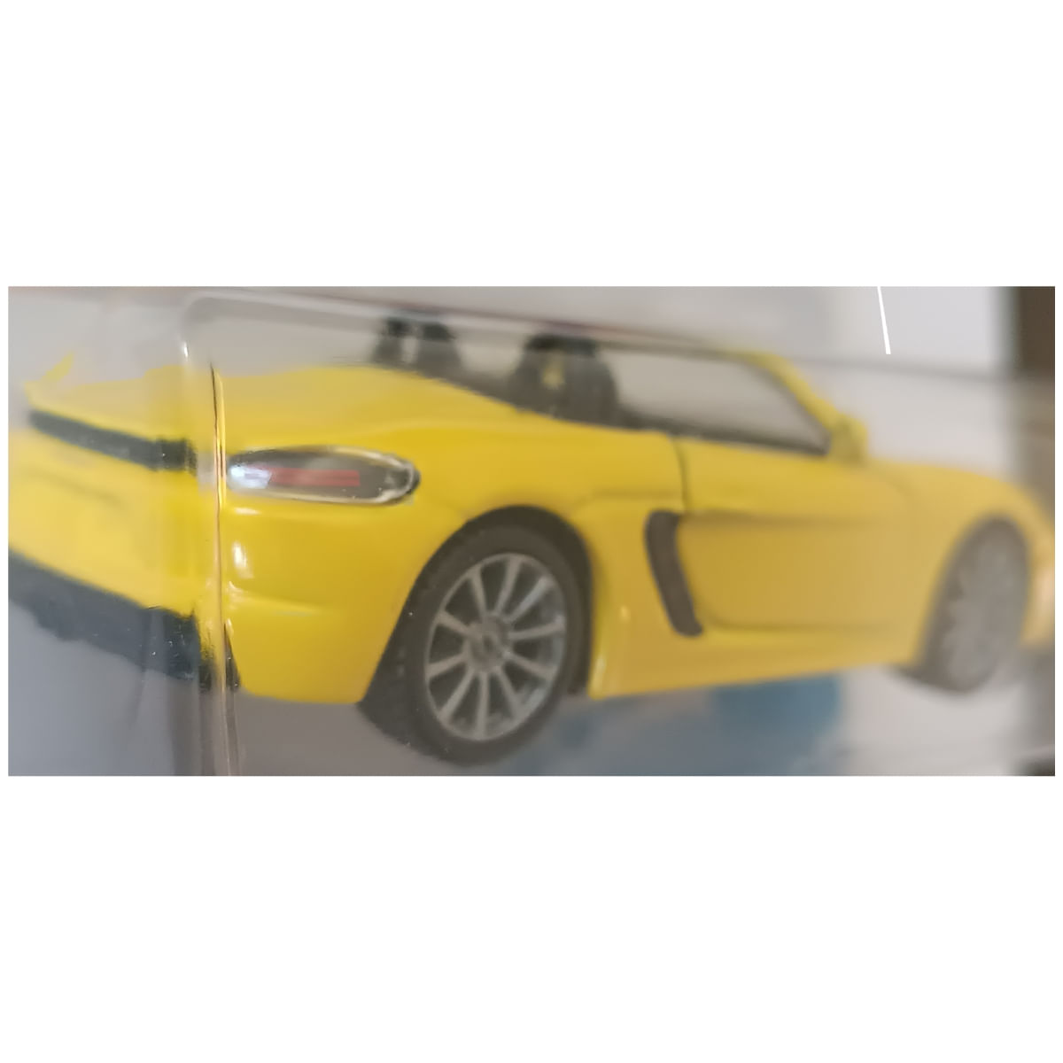 Miniatura Carro Porsche 718 Boxster 1/43 Amarelo Maisto 25001