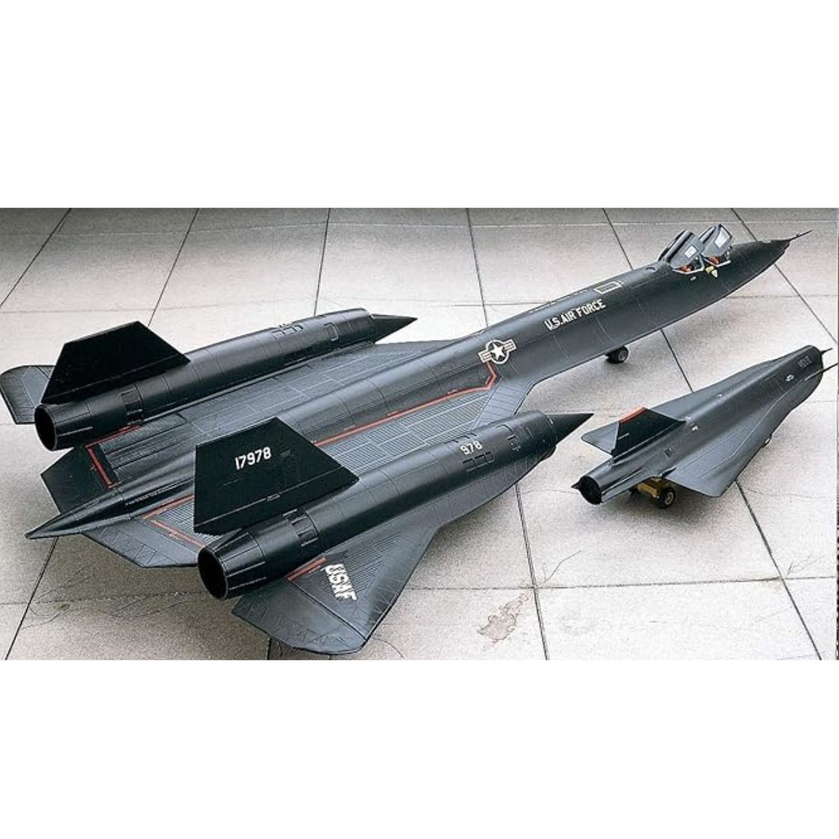 Sr-71 Blackbird 1/72 Revell 15810 - limahobbies